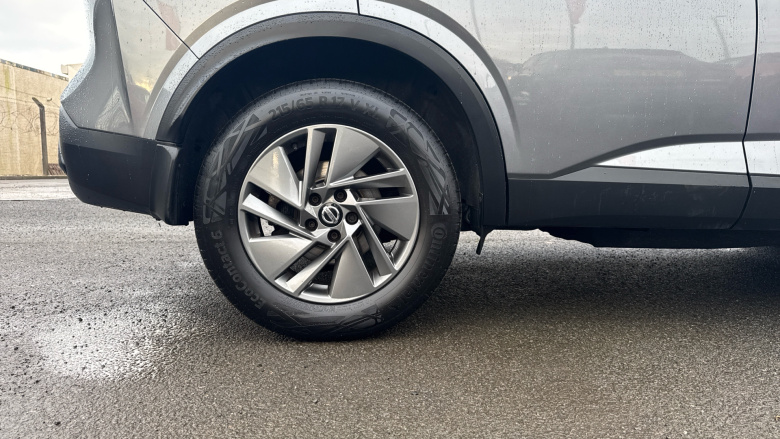 Nissan Qashqai 1.3 DiG-T MH Acenta Premium 5dr Petrol Hatchback